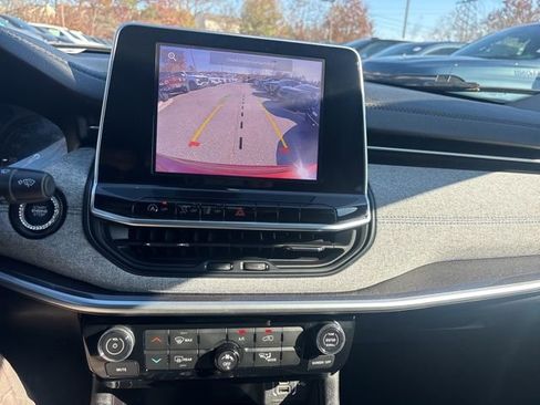 Used 2022 Jeep Compass Latitude image 13