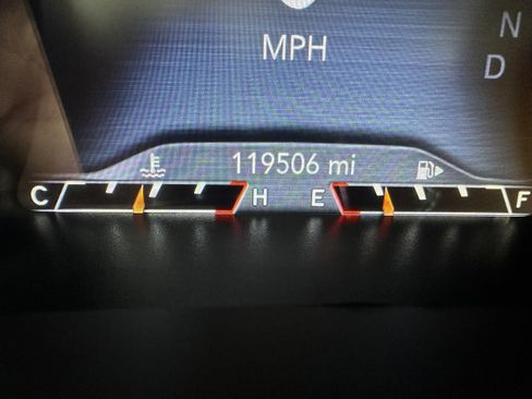 Used 2020 Jeep Cherokee Trailhawk w/ Cold Weather Group image 10