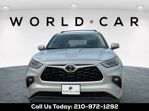Used 2022 Toyota Highlander LE FWD image 15