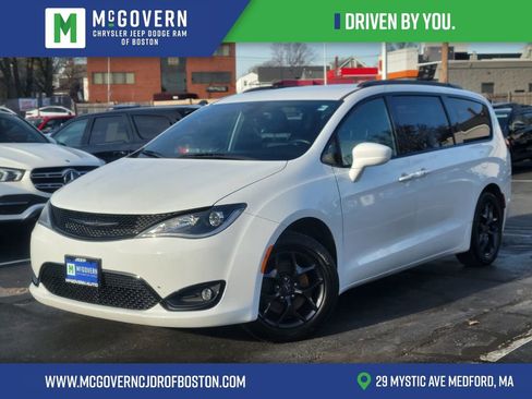 Used 2019 Chrysler Pacifica Touring-L w/ S Appearance Package image 1