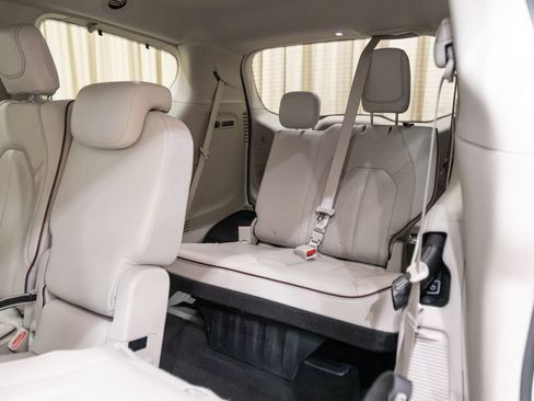 Used 2019 Chrysler Pacifica Limited FWD image 14