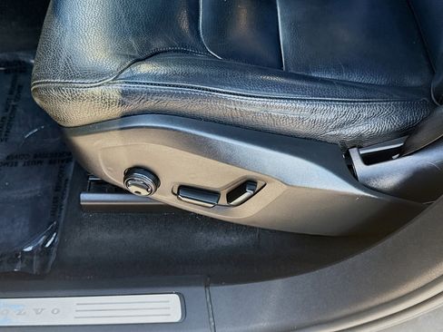 Used 2017 Volvo XC90 T5 Momentum w/ Vision Package image 18