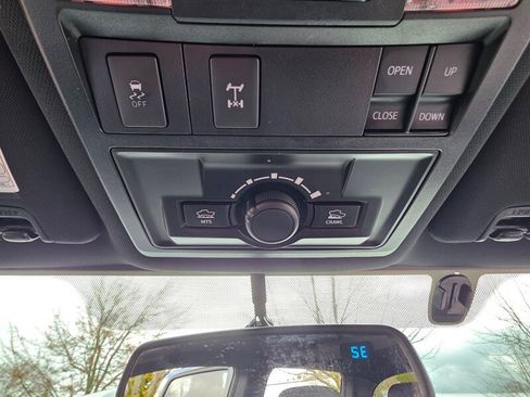 Used 2017 Toyota Tacoma TRD Off-Road w/ Premium & Technology Package image 19