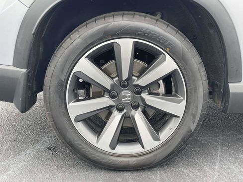 Used 2025 Honda Pilot Touring image 9
