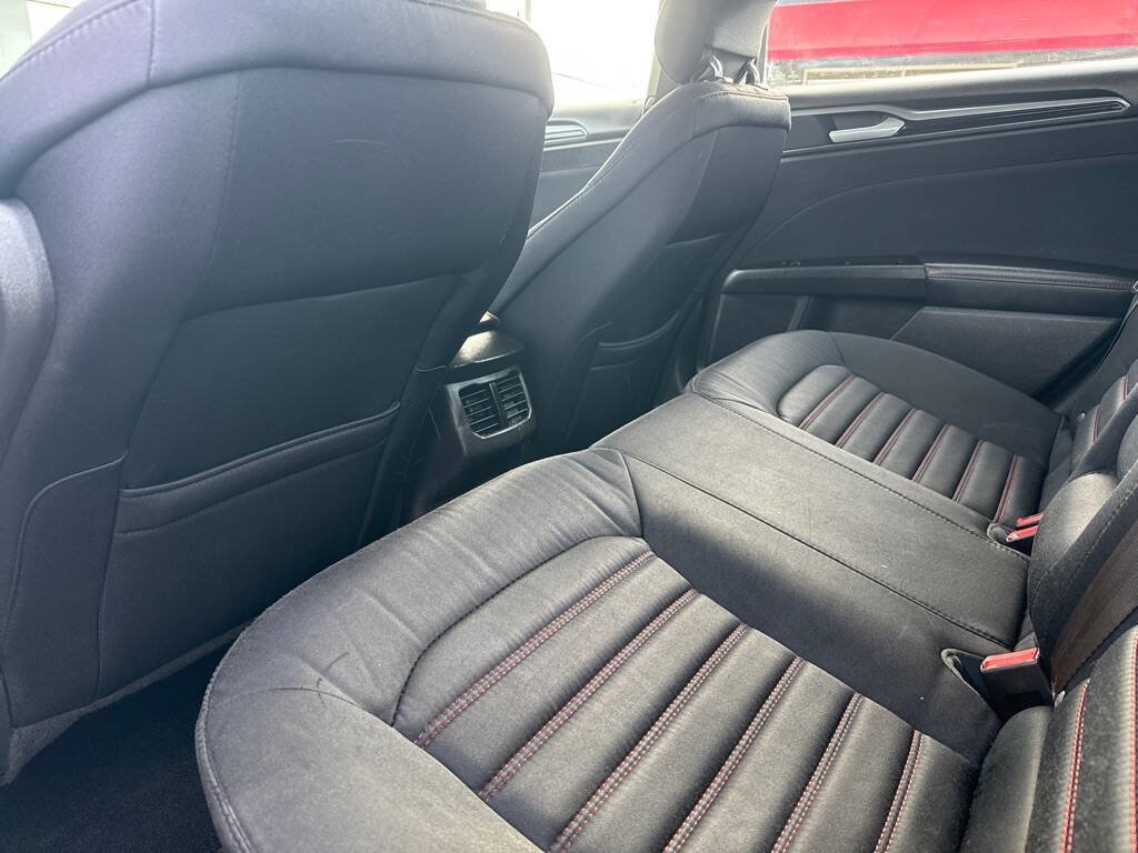 Used 2013 Ford Fusion SE FWD image 16