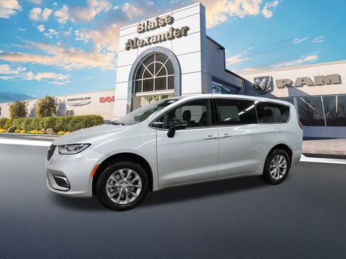New 2026 Chrysler Pacifica Select AWD/4WD image 11