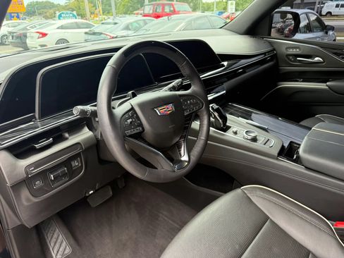 Used 2023 Cadillac Escalade ESV Sport w/ LPO, ONYX Package RWD image 15