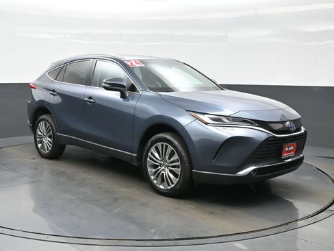 Used 2024 Toyota Venza XLE AWD/4WD image 8