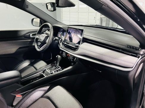 Used 2024 Jeep Compass Latitude image 29