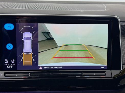 Used 2025 Volkswagen Atlas Cross Sport SEL R-Line image 18