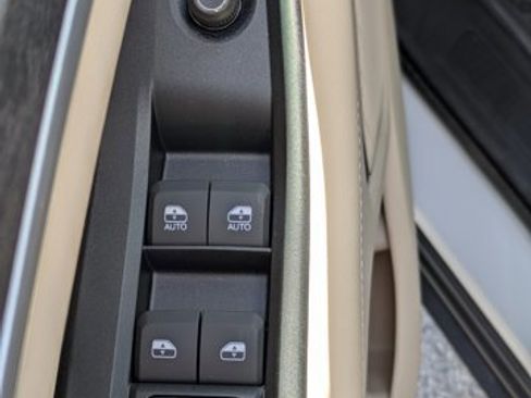 New 2026 Jeep Grand Cherokee L Limited RWD image 17