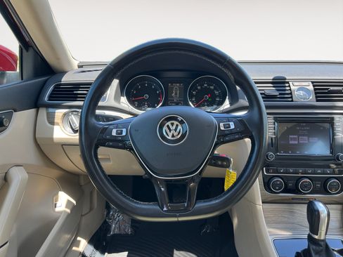 Used 2016 Volkswagen Passat 1.8T SE FWD image 12