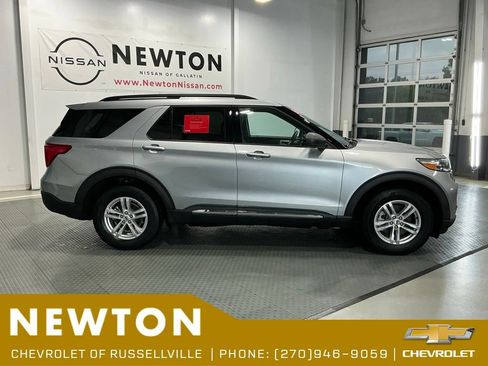 Used 2021 Ford Explorer XLT w/ Equipment Group 202A AWD/4WD image 4