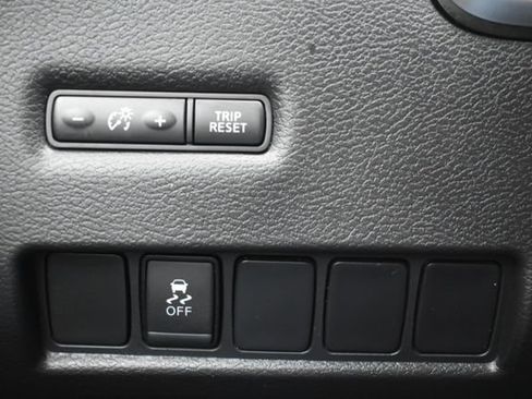 Used 2017 Nissan Murano S FWD image 18