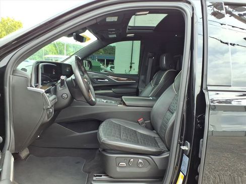 Used 2023 Cadillac Escalade Sport Platinum w/ LPO, ONYX Package AWD/4WD image 11
