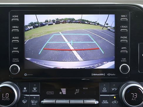 Used 2021 Toyota Highlander XLE FWD image 24