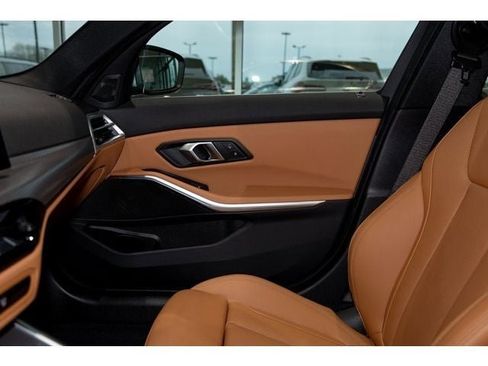 Used 2025 BMW 330i xDrive Sedan w/ Premium Package image 59