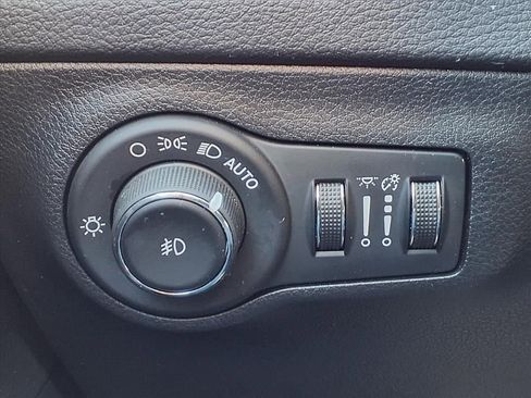 Used 2020 Jeep Compass Limited image 30