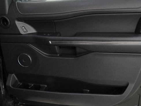 Used 2023 Ford Expedition Max XLT image 11