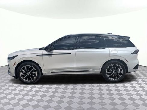 Used 2025 Lincoln Nautilus Reserve AWD/4WD image 6