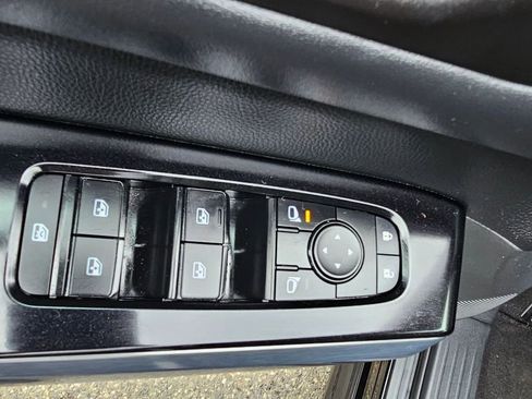 Used 2022 Nissan Pathfinder SL image 18