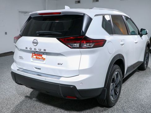 Used 2024 Nissan Rogue SV w/ SV Premium Package FWD image 7