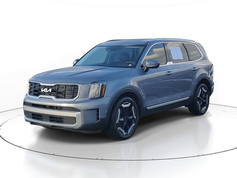 Certified 2024 Kia Telluride S w/ S Sunroof Package image 2