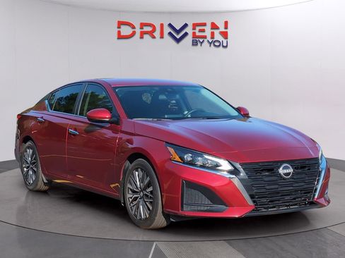 Used 2023 Nissan Altima 2.5 SV FWD image 7