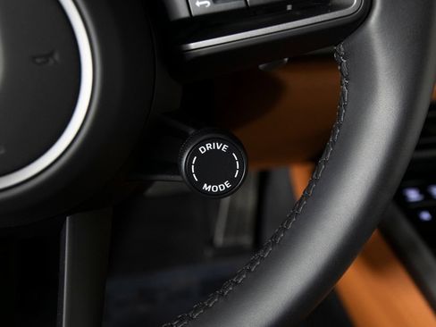 Certified 2025 Porsche 911 Carrera RWD image 25