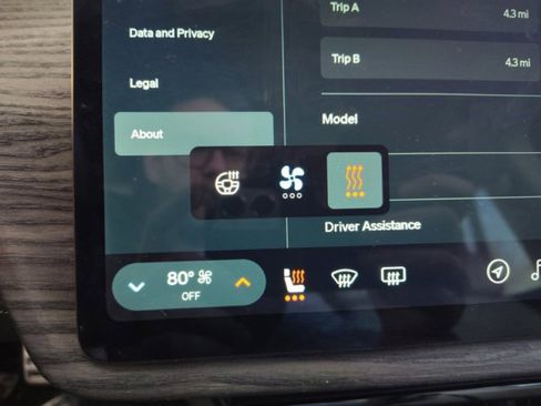 Used 2022 Rivian R1T Adventure image 24