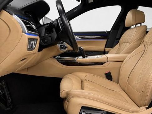 Used 2022 BMW 750i xDrive w/ Executive Package AWD/4WD image 24