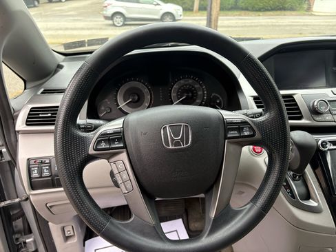 Used 2017 Honda Odyssey EX image 32