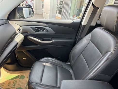 Used 2020 Chevrolet Traverse RS image 33