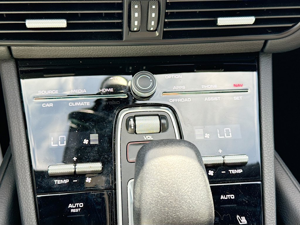Used 2023 Porsche Cayenne AWD/4WD image 17
