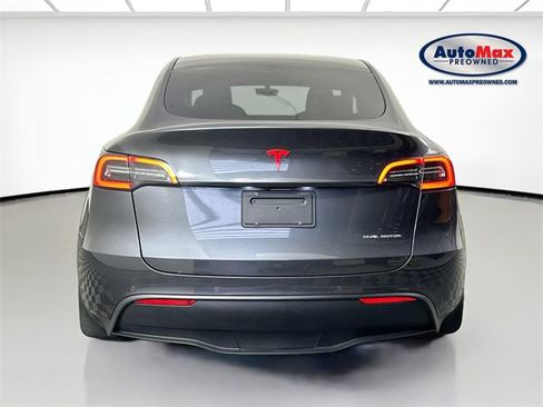 Used 2022 Tesla Model Y Long Range image 8