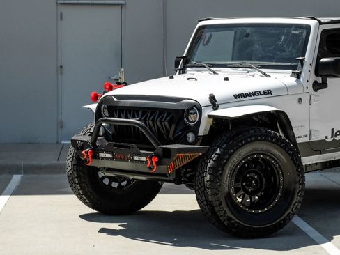 Used 2015 Jeep Wrangler Sahara AWD/4WD image 11