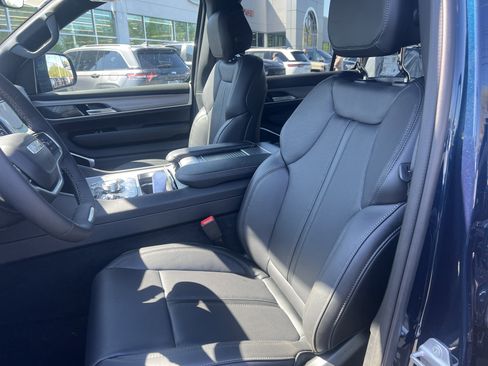 New 2026 Jeep Grand Wagoneer L Limited AWD/4WD image 24