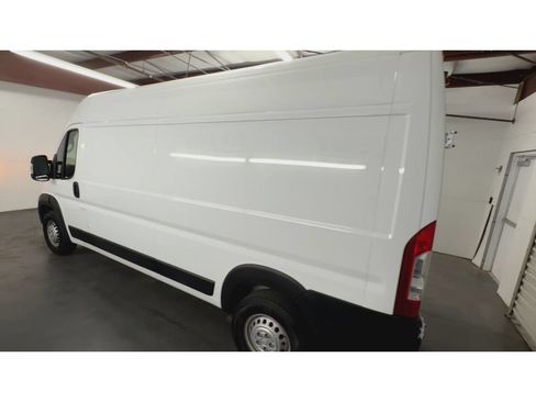 Used 2024 RAM ProMaster 2500 FWD image 6