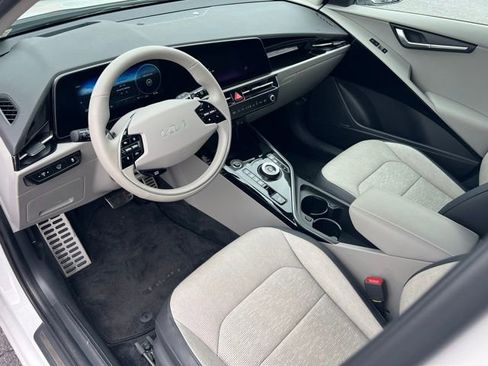Certified 2024 Kia Niro Wave w/ Wave Preserve Package FWD image 13