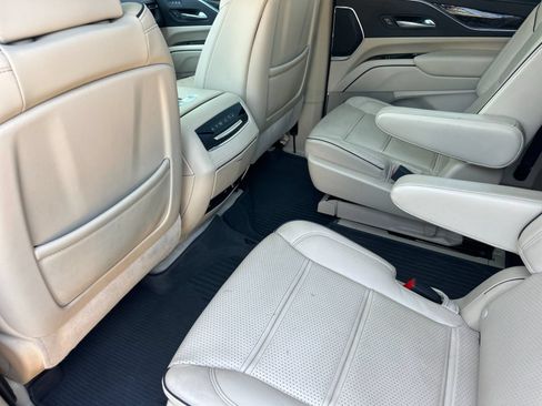 Used 2023 Cadillac Escalade ESV Premium Luxury RWD image 12
