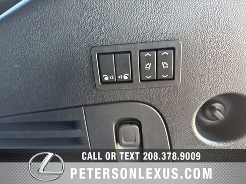 Used 2018 Cadillac Escalade Platinum AWD/4WD image 24