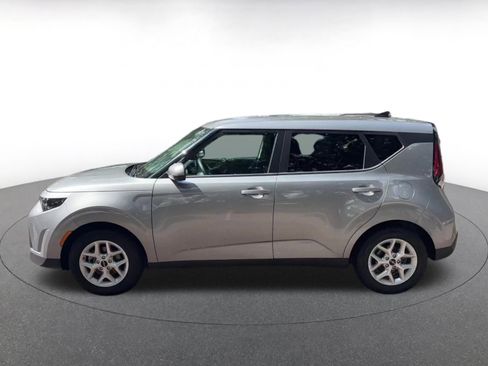 Used 2025 Kia Soul LX w/ LX Technology Package FWD image 9