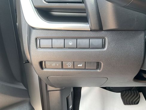 Used 2025 Nissan Rogue SV FWD image 25