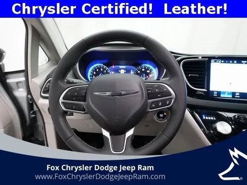 Certified 2024 Chrysler Pacifica Touring-L image 4
