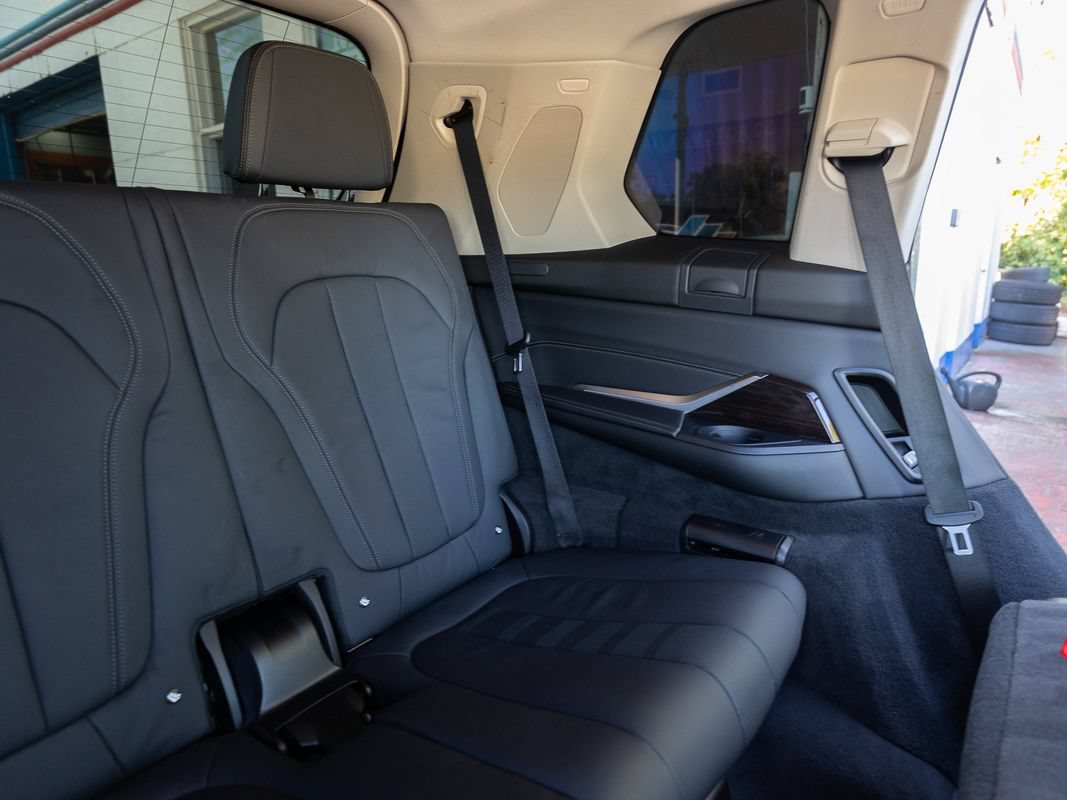 Used 2020 BMW X7 xDrive40i w/ Premium Package AWD/4WD image 34