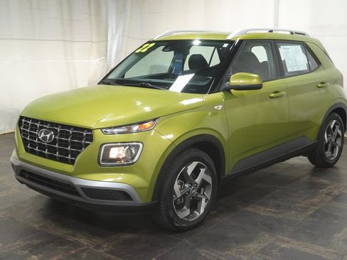 Certified 2022 Hyundai Venue SEL w/ Cargo Package image 2