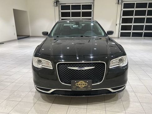Used 2019 Chrysler 300 Touring L w/ Quick Order Package 22F RWD image 8