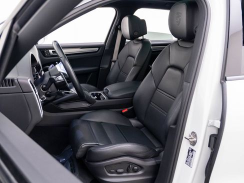 Used 2022 Porsche Cayenne Platinum Edition AWD/4WD image 5