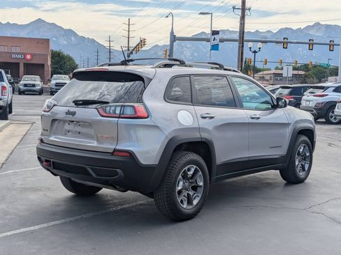 Used 2019 Jeep Cherokee Trailhawk w/ Cold Weather Group AWD/4WD image 4