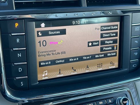 Used 2017 Lincoln Continental Select w/ Technology Package FWD image 18
